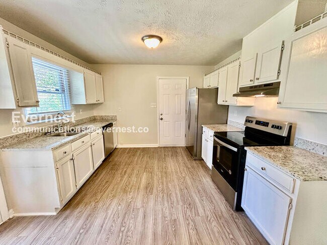 Photo - 280 Summer Pond Trail