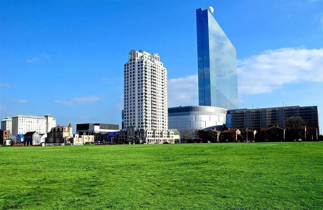 Building Photo - 526 Pacific Ave Unit 1607