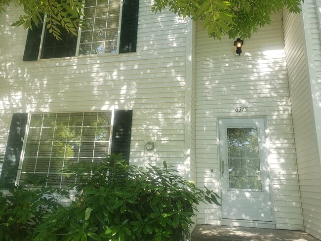 Photo - Spacious Townhouse with Two Car Garage!
