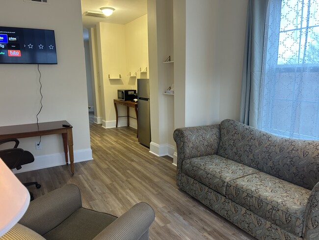 Living space, desk and kitchen facilities - 2309 Oak St