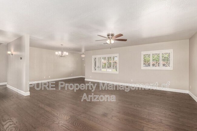 417 E Rose Ln