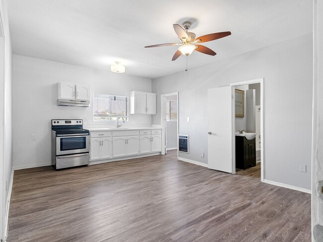 Building Photo - 2212 Myrtle Ave Rental