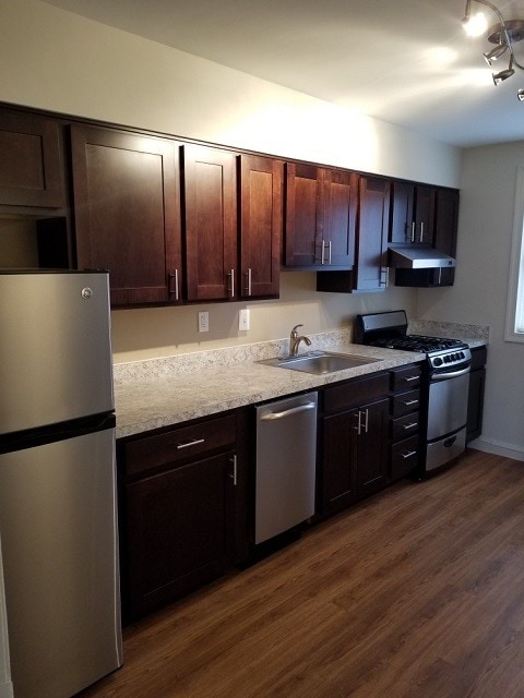 Renovated Kitchen- Edgehill - Falls Court Apartments