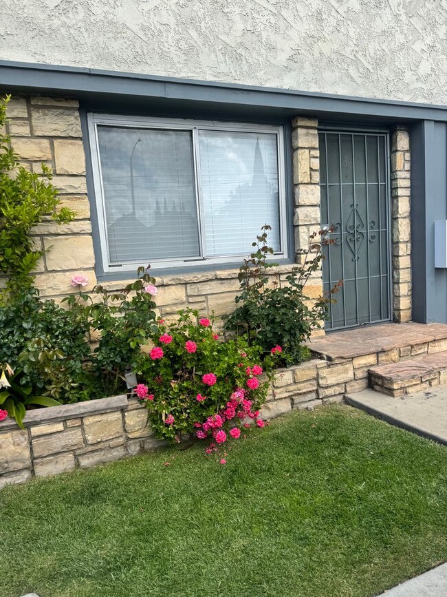 1 BDRM, 1 BA WITH PARKING (PICTURES COMING... - 1 BDRM, 1 BA WITH PARKING (PICTURES COMING... Apartment Unit 80-3