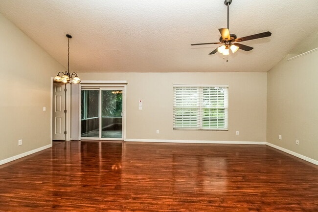 1215 Creek Woods Cir