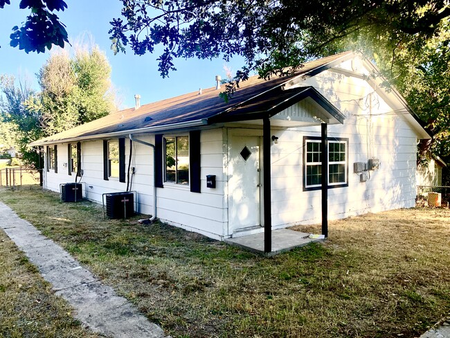 Photo - 1016 N Roosevelt Ave Unit 1016