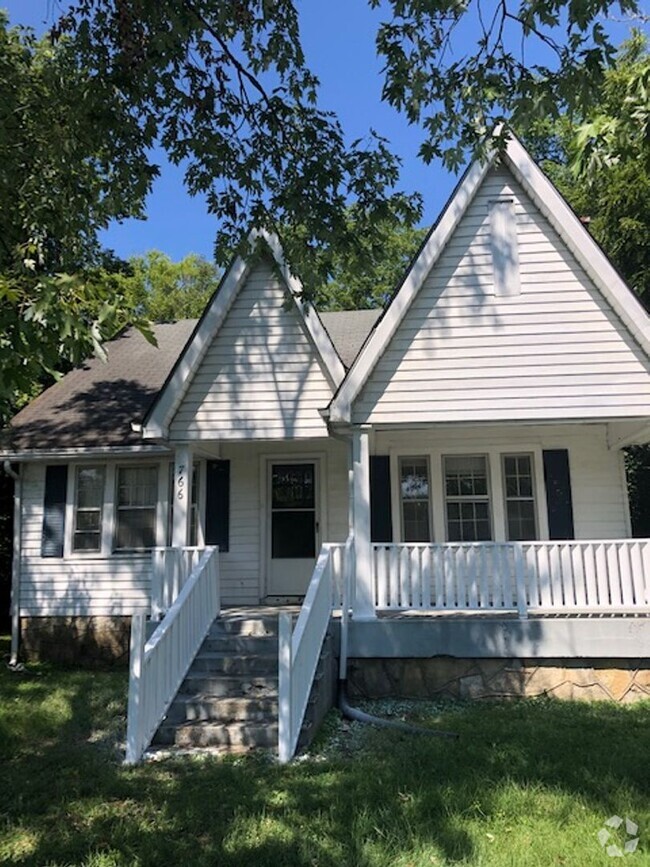 Building Photo - Charming 4 Bed/ 2 Bath Home in Madison, Av...