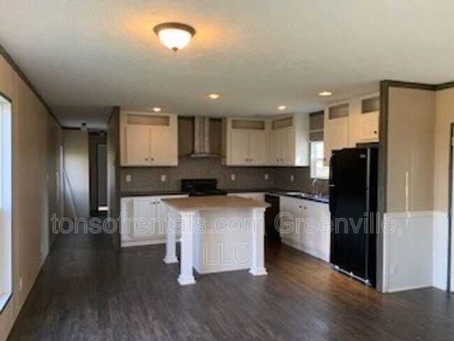 Photo - 717 Broadway School Rd