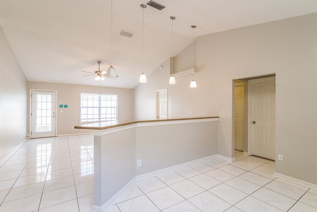 Photo - 2011 Cardiff Ln