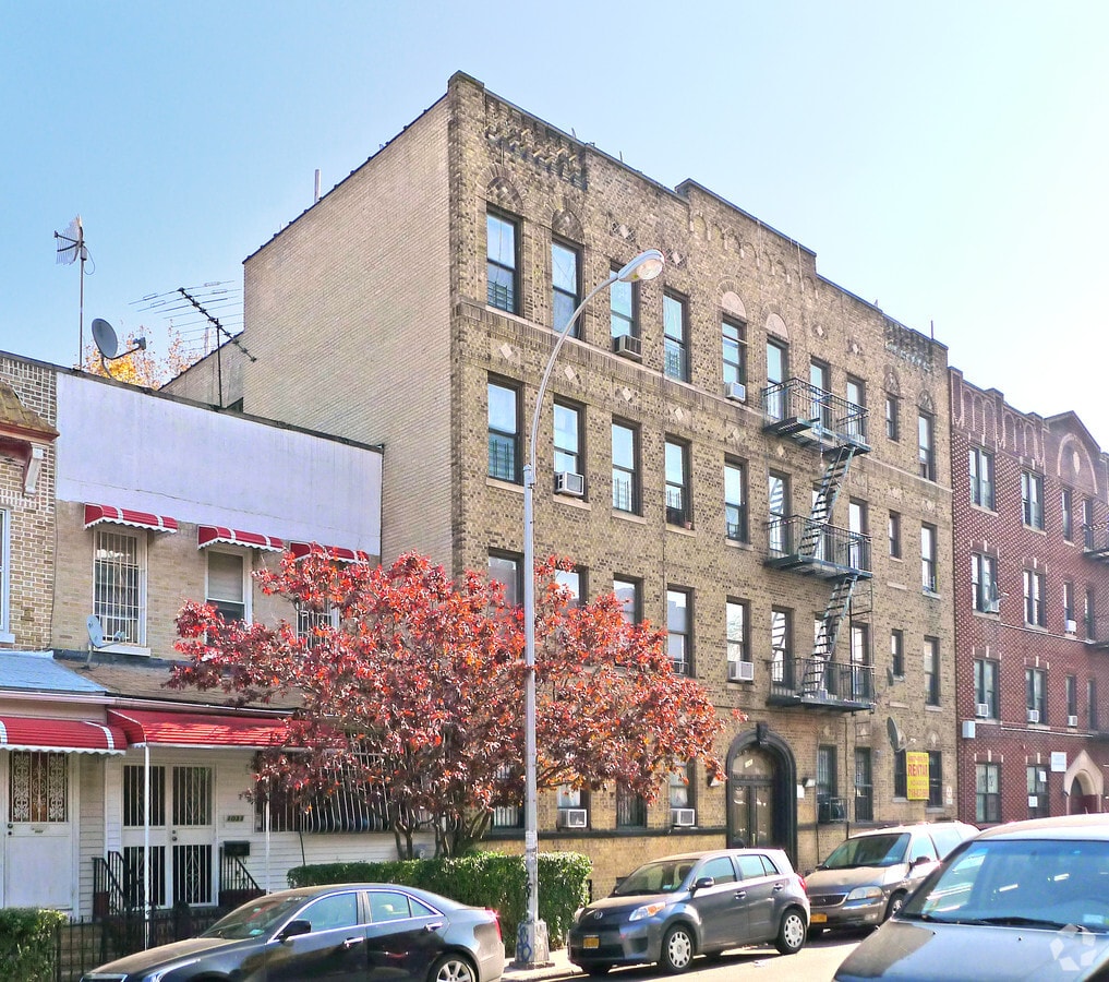 1045 E 15th - 1045 E 15th St Apartments