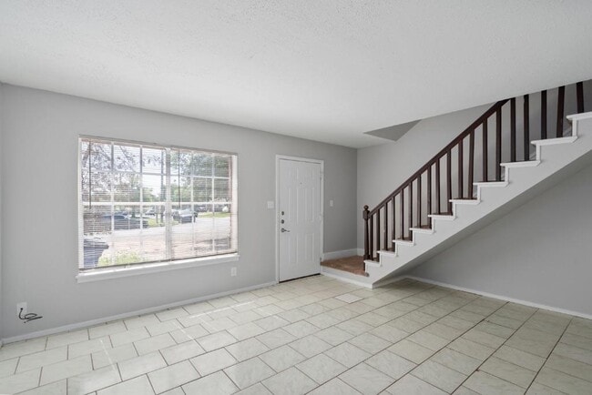 Building Photo - 5800 Belmoor Dr