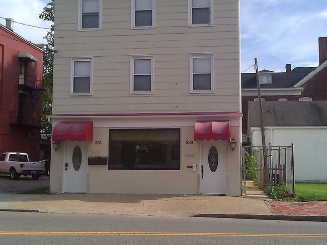 Building Photo - One Bedroom in Olde Town Portsmouth Unit 3