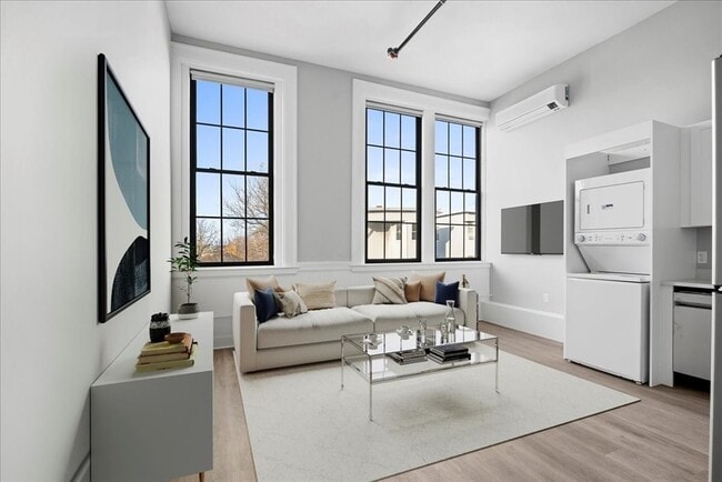 Building Photo - 22 Waverly St Unit 102