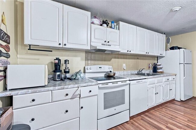 Photo - 79 Ivan St Unit 67