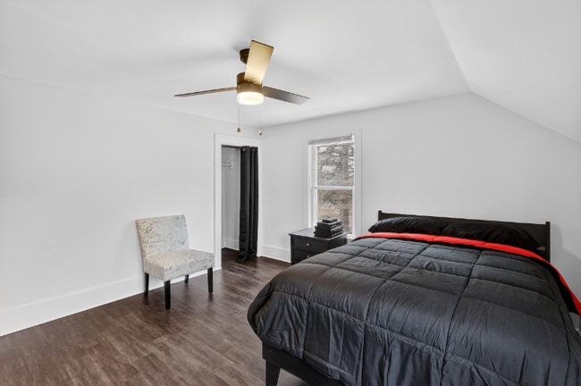 Photo - 430 N Linden St