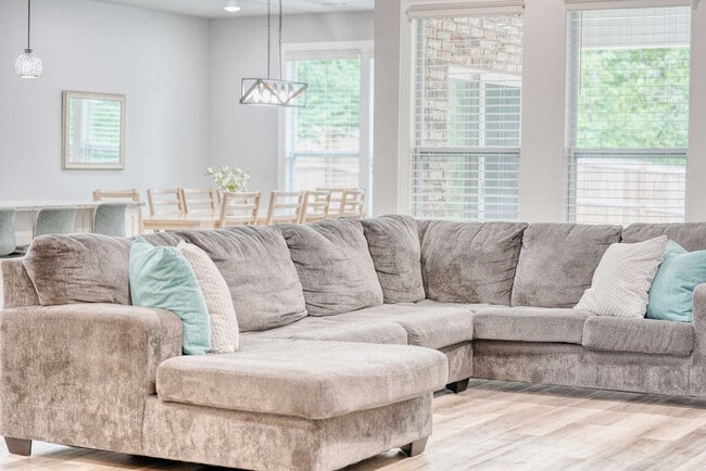 Photo - 5 Mawnan Ln Unit ID1297040P