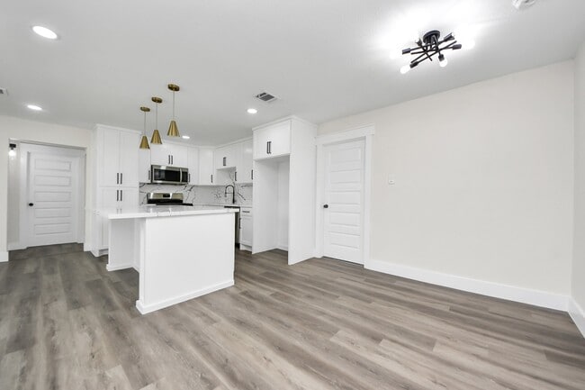 Photo - 918 Loper St