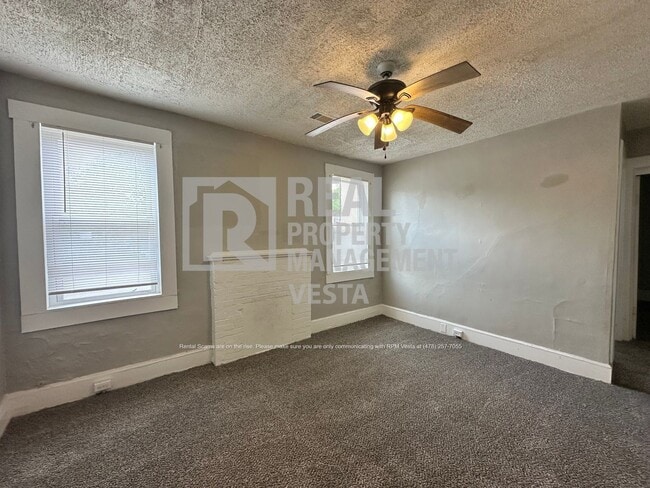 Photo - 1596 Burton Ave