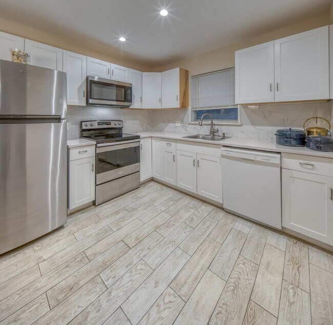 Photo - 301 S Lakeside Dr Unit 7