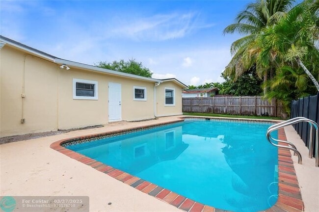 Photo - 842 SW 68th Ave