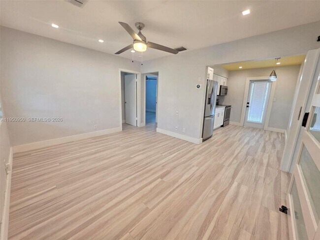 Photo - 250 NE 42nd St