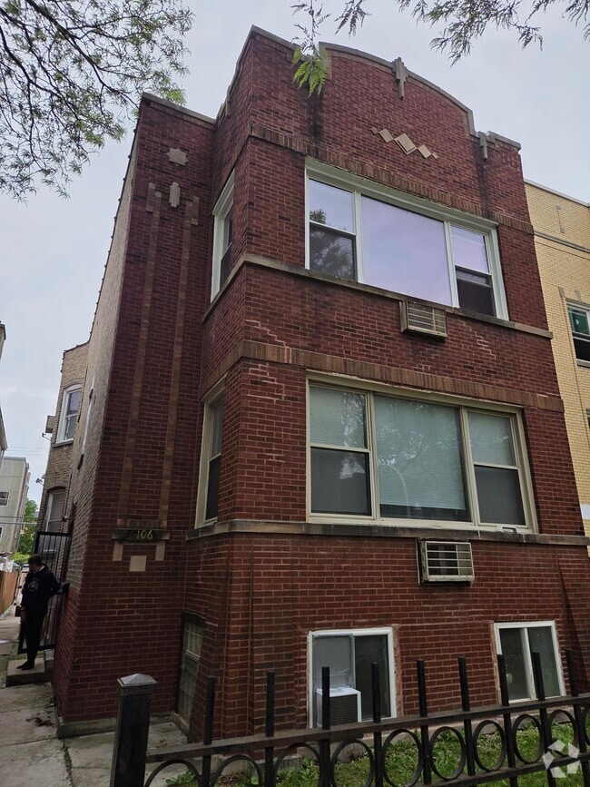 Building Photo - 6106 N Washtenaw Ave Rental