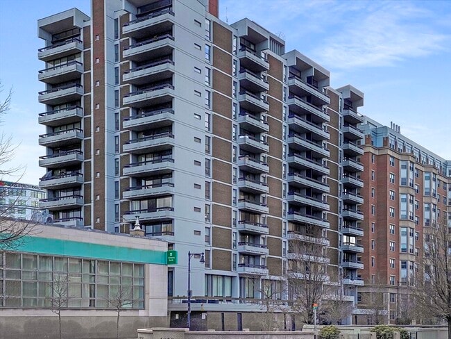 Building Photo - 566 Commonwealth Ave Unit 409