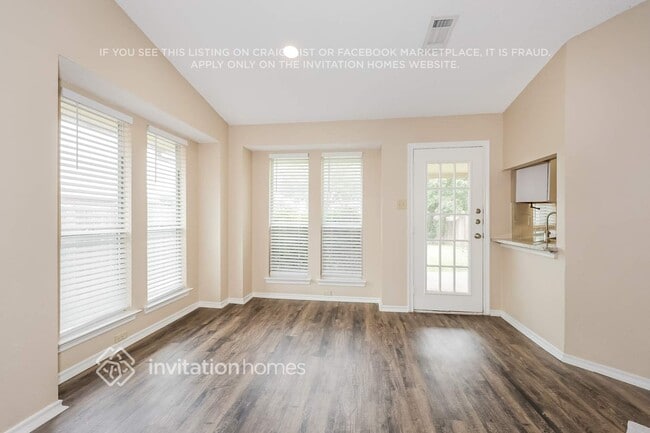 Photo - 8465 Willow Creek Dr