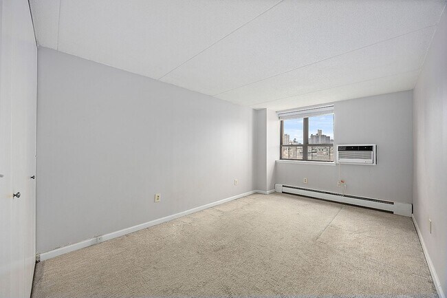 Photo - 300 W 110th St