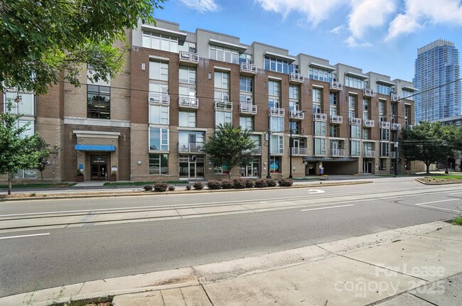 Building Photo - 718 W Trade St Unit 302 Rental