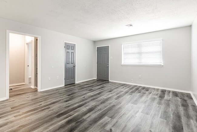 Building Photo - 6 SW 69th St Unit C