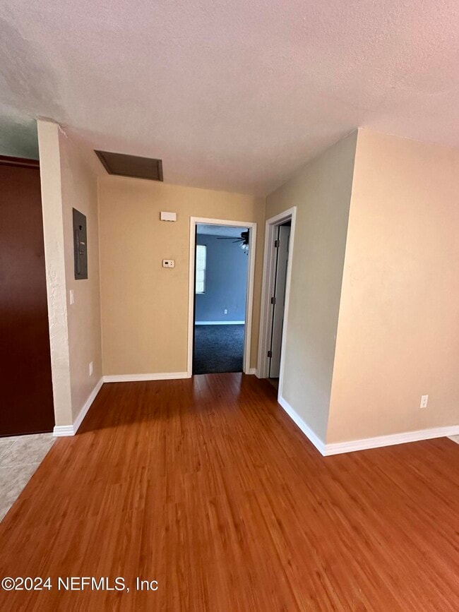 Photo - 555 Nightingale St