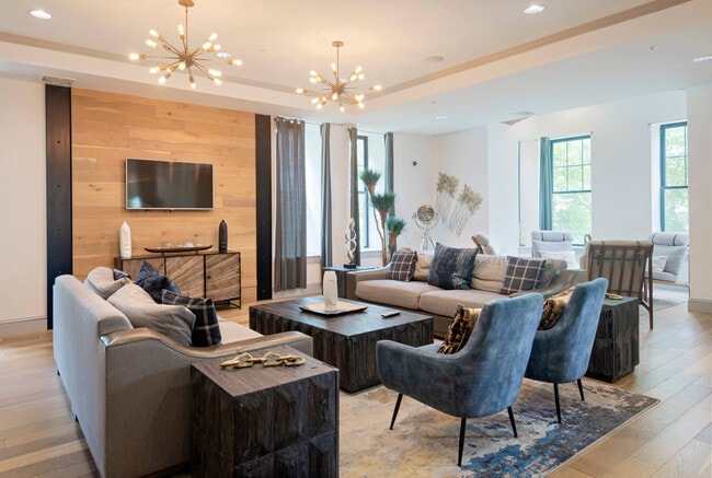 Photo - Bradlee Danvers