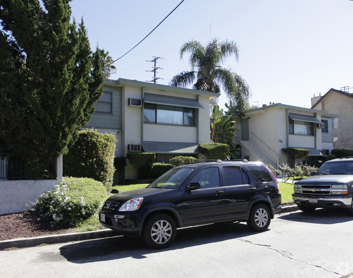Photo - 4460 Ensign Ave