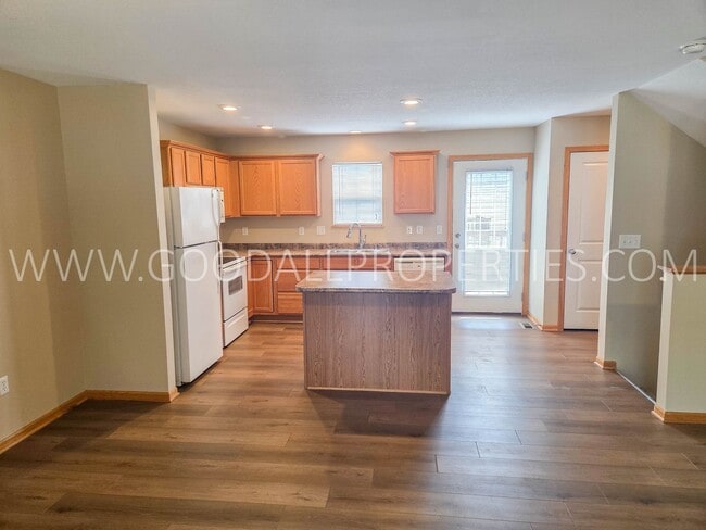 Photo - Summer Special! 2-Bedroom, 2.5-Bath Townhome in Urbandale with 2-Car Attached Garage