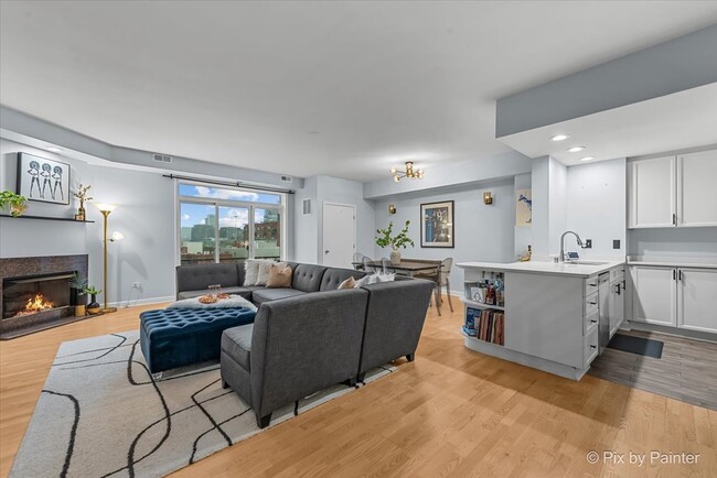 Photo - 680 N Green St Unit 605
