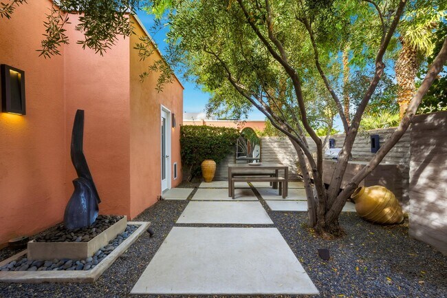 47125 El Menara Cir