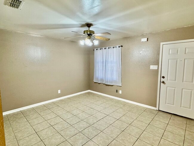Photo - 1421 Reagan Dr