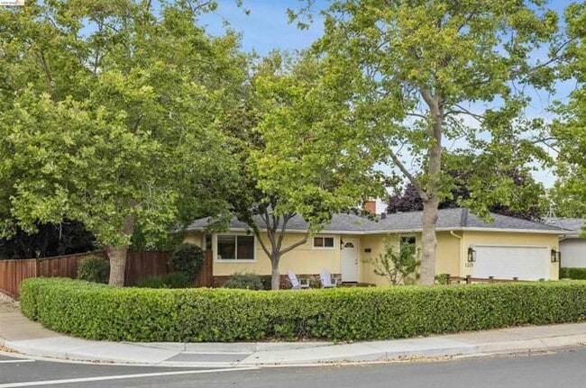 Photo - 1231 Coventry Rd