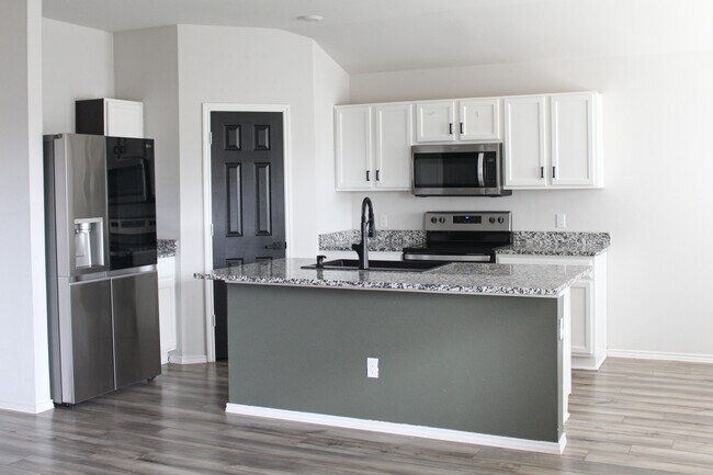 Photo - 1013 Velvet Ct