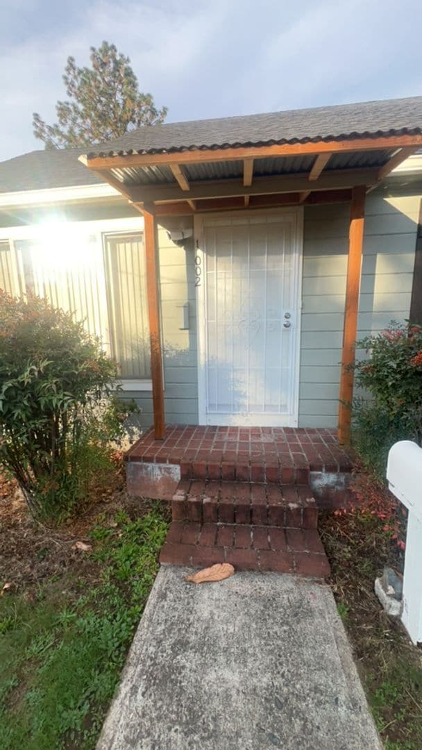 Building Photo - 4BED2BATH - GARAGE, HEAT PUMP AC, BACK YAR...