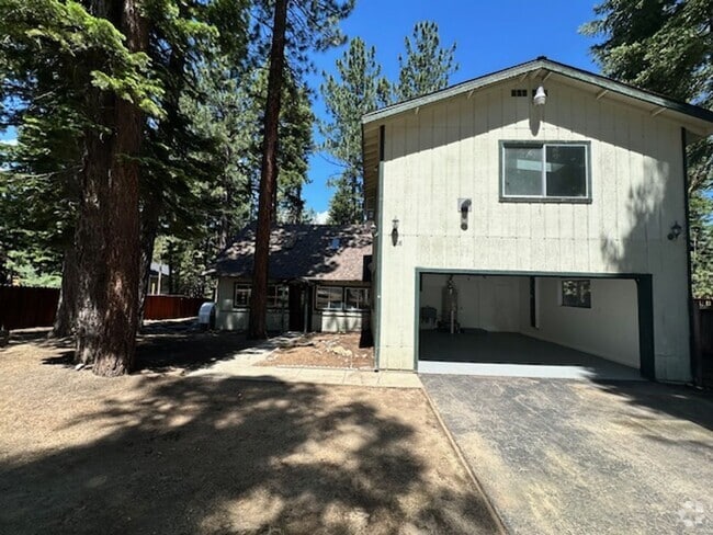 Building Photo - Newly updated pet friendly 4Bd 3Ba home! C...