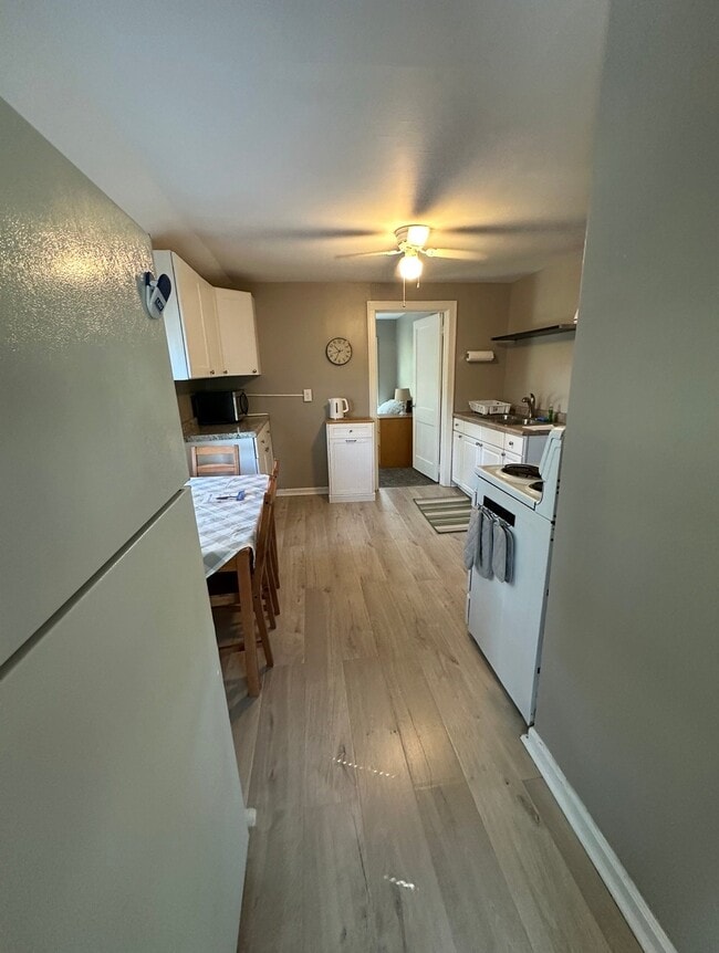 Photo - 218 County Road B2 W Unidad 2