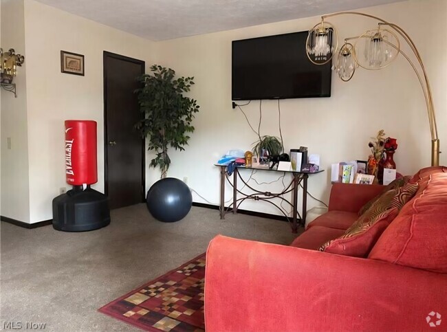 Building Photo - 348 Cluster Ave Unit 348 cluster Rental