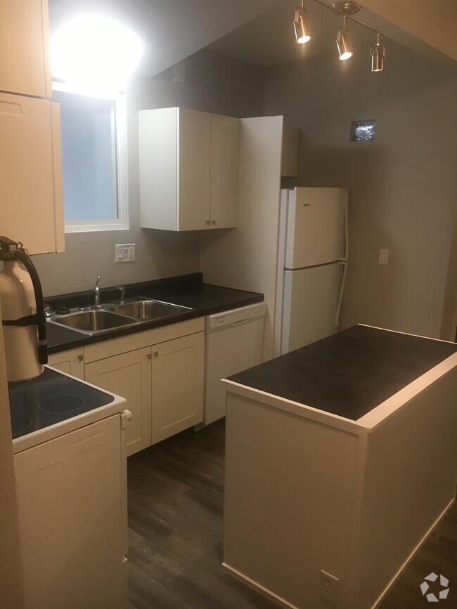 Building Photo - 400 Stephans St Rental