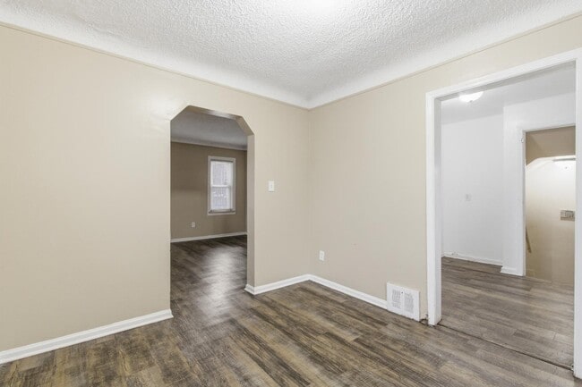 Photo - 18709 Runyon St