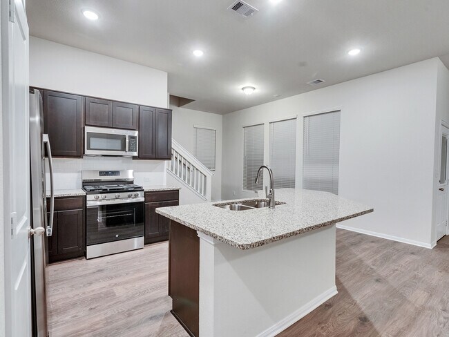 Photo - 405 Magnolia Ln