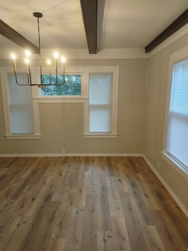 Photo - 703 St Olaf Ave W