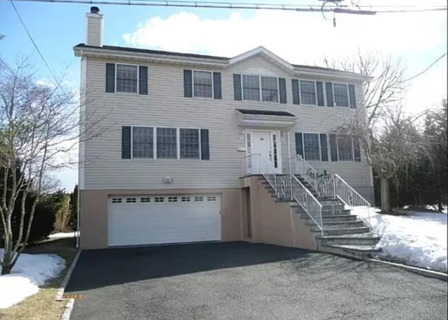 Building Photo - 55 Stratford Ave Rental