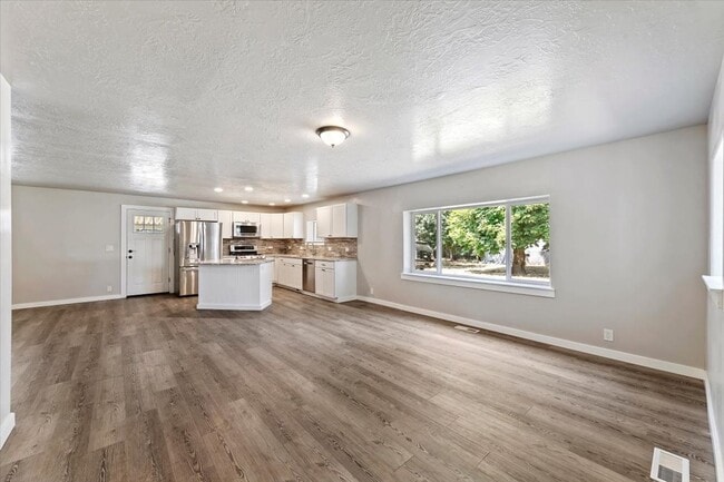 Photo - 297 Bard Ave